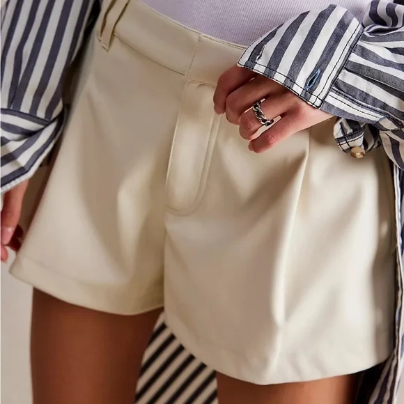 We The Free Free Reign Vegan Shorts leather bone - Picture 2 of 6